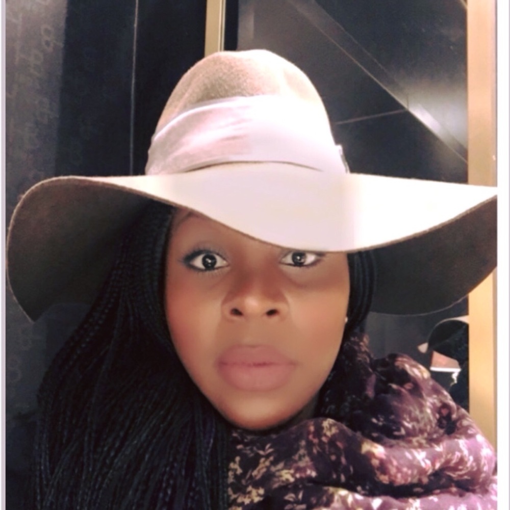 Meet your Posher, Sharlise